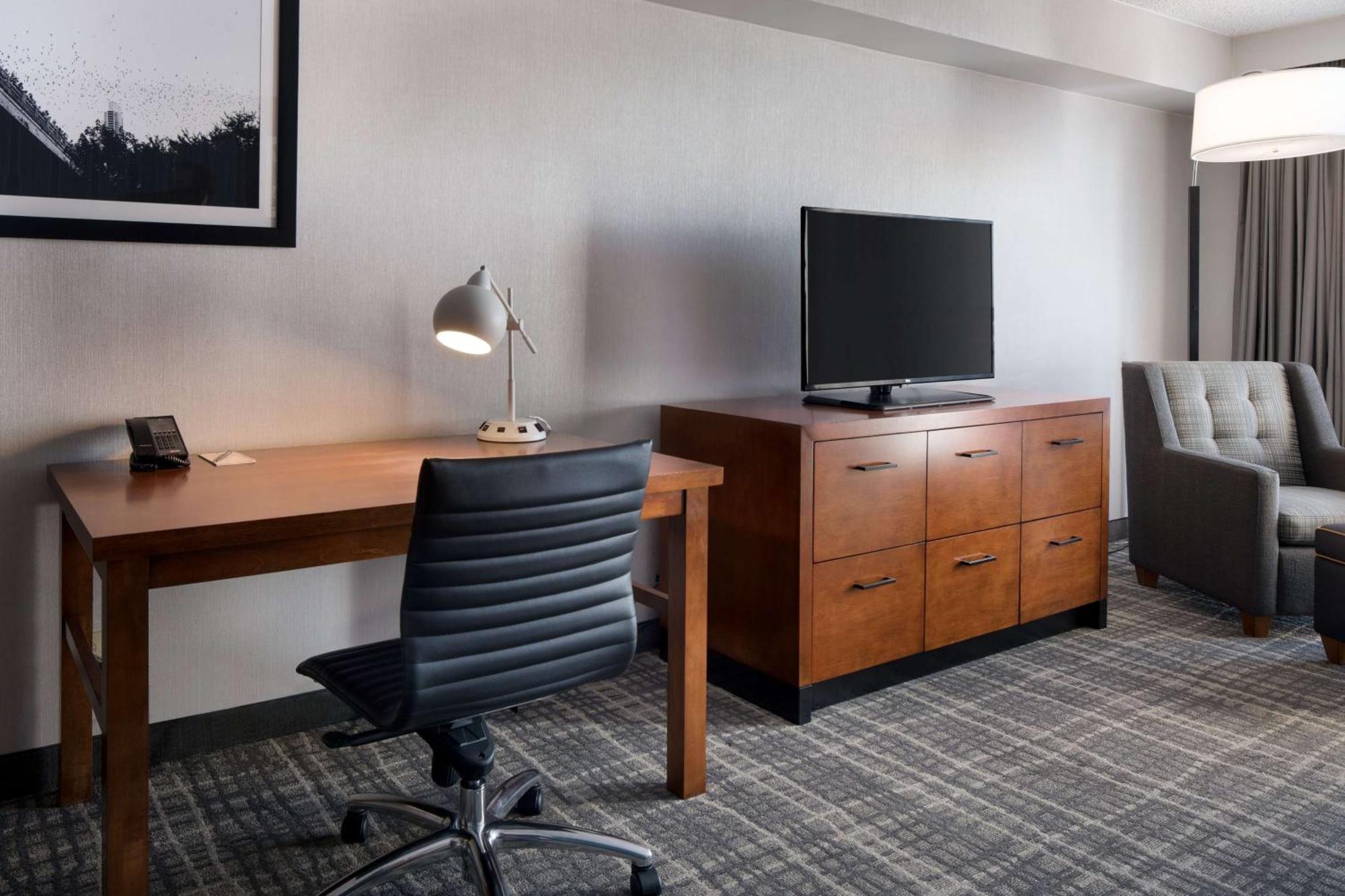 Embassy Suites By Hilton Austin Central Exteriör bild